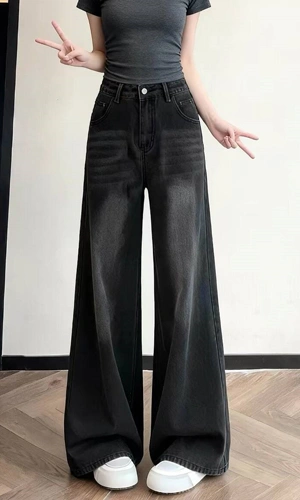 Denim whiskers washing effect on jeans
