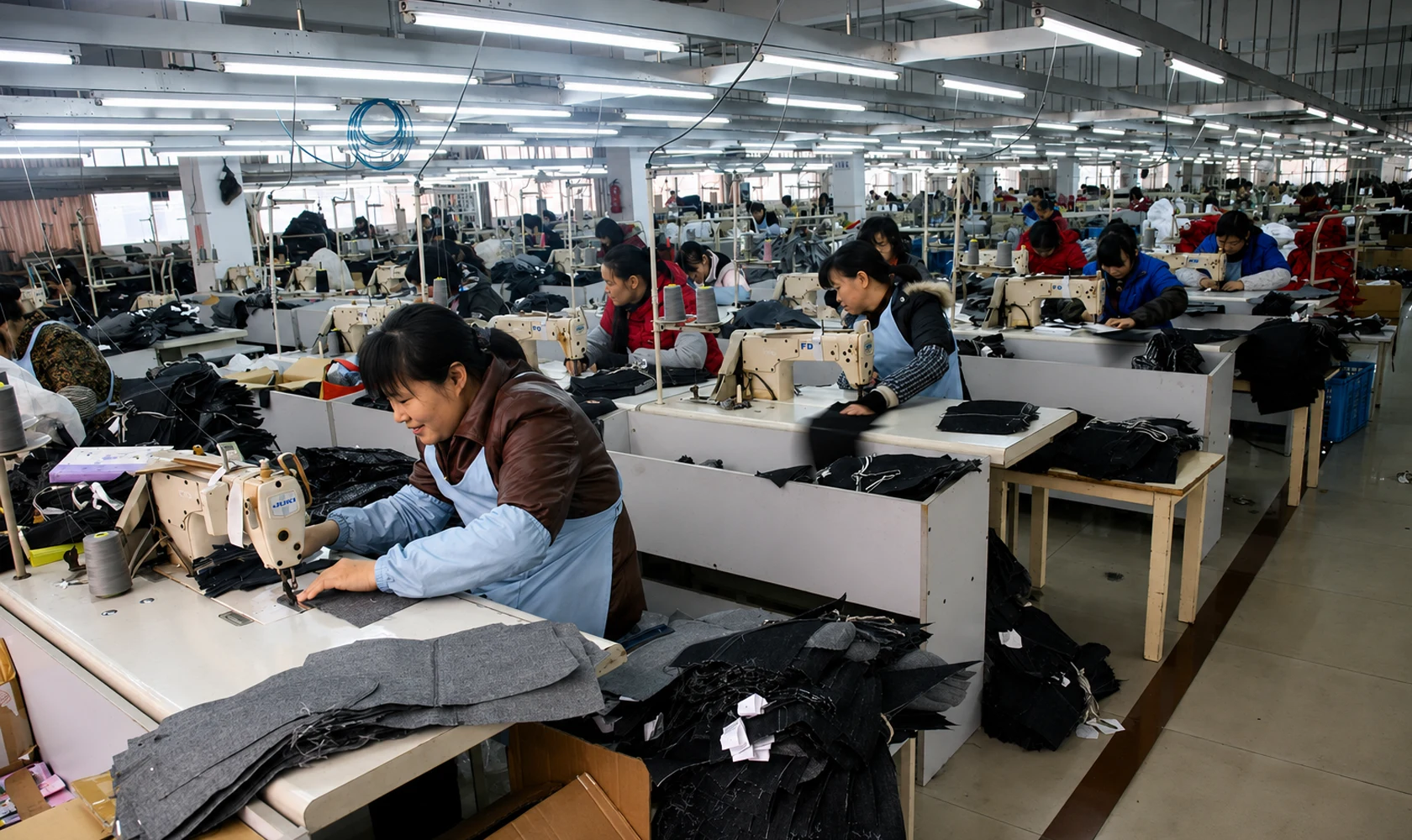Custom denim manufacturer sewing production line in China